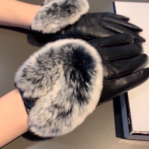 Chanel plush thermal gloves - Picture 3 of 9
